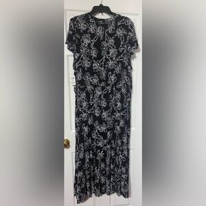 Style & Co floral maxi plus size woman’s dress with pockets; size: 4X